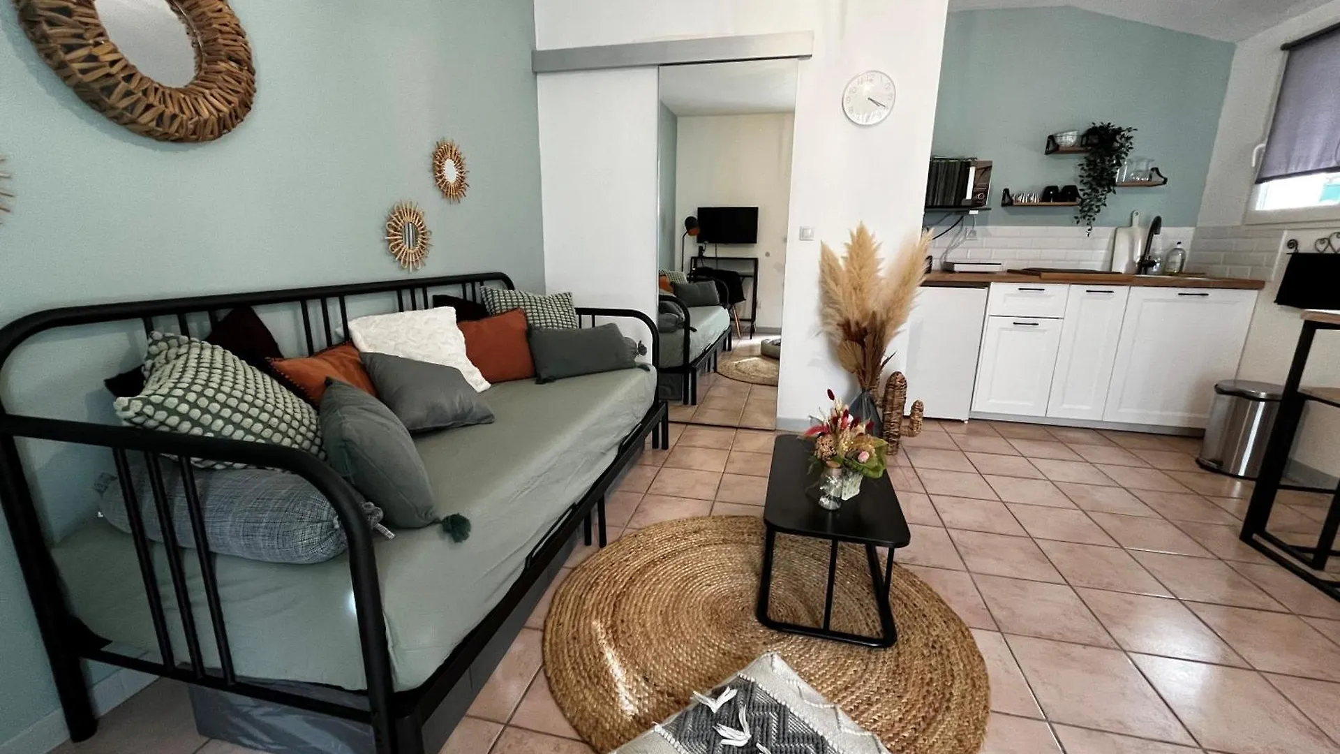 Appartement Aix-En-Provence, Charmant Studio Proche Toutes Comodites Et Axes Routiers, Linges Fournis 0*, Aix-en-Provence France